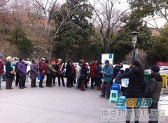 骨健康普查小组走进雨花台区邓府山社区 为小区